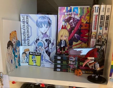 Msnga shelf Small Manga Shelf, Manga Shelving, Manga Shelves, Anime Shelf, Manga Shelf, Future Bedroom Ideas, Future Bedroom, Cool Room, Pretty Room