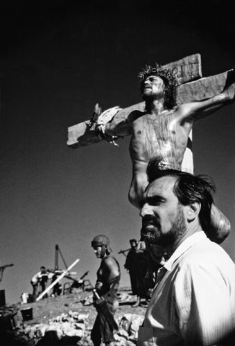 martin scorsese the last temptation of christ | Martin Scorsese filming "The Last Temptation of Christ" (1988 ... Christ Martin, The Last Temptation Of Christ, Last Temptation Of Christ, Christ Movie, Martin Scorsese Movies, Willem Dafoe, Acting Tips, Movie Directors, Indie Movies