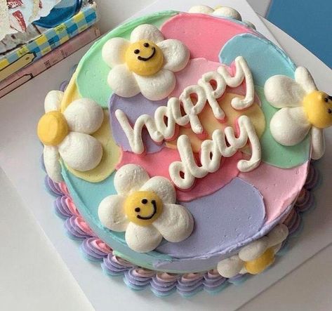 Astetic Birthday Cake Ideas, Pastel Smiley Face Cake, April Birthday Cake Ideas, Asthetic Cakes For Girl, Asthetic Birthday Cake Girl, 11th Birthday Cake, Toddler Birthday Cakes, 10 Birthday Cake, 13 Birthday Cake