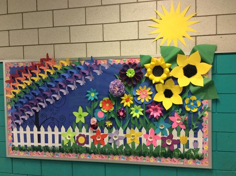 Classroom Decor Ideas, Caterpillar Craft, Bulletin Board Design, Spring Bulletin, School Board Decoration, Door Decorations Classroom, Board Decoration, Class Decoration, Spring Theme