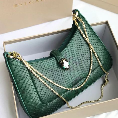 Luxury Brands Shopping, Street Style Bags, Women's Bags By Shape, Luxury Wear, Women's Bags By Style, Chic Bags, Women Bags Fashion, Luxury Collection, Bvlgari Bags