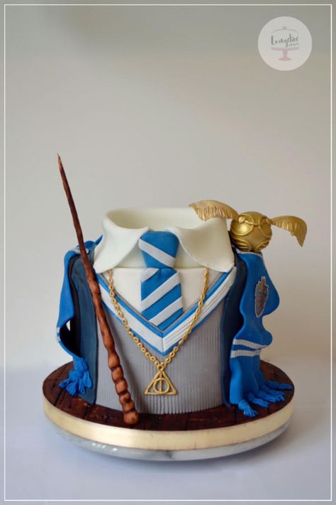 Harry Potter Ravenclaw cake by evangelinedulzuras Harry Potter Birthday Cake Ideas, Tort Harry Potter, Harry Potter Desserts, Gateau Harry Potter, Harry Potter Cupcakes, Harry Potter Theme Birthday, Harry Potter Birthday Cake, Harry Potter Bday, Harry Potter Food