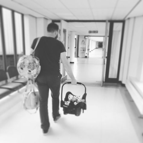 Coming Home From Hospital, Leaving Hospital Pictures, Delivery Room Aesthetic, Hospital Photos Newborn Delivery Room, Photos To Take Before Leaving Hospital, Hospital Prove Pictures, Delivery Room Pictures, Dad Walking Out Of Hospital With Baby, Delivery Room Photos