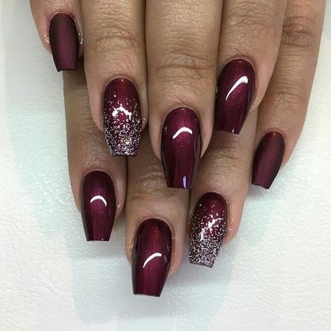 Maroon Christmas, Maroon Acrylic Nails, Shimmer Nail Art, Nails Burgundy, Burgundy Nail Designs, Red Stiletto Nails, Burgundy Christmas, Nail Red, Unghie Sfumate