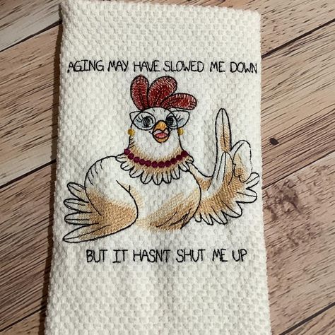 Chicken Kitchen Decor, Chicken Kitchen, Bazaar Crafts, Hanging Towels, White Towels, Gifts For My Sister, Farmhouse Kitchen Decor, Color Stripes, Kitchen Tea Towels