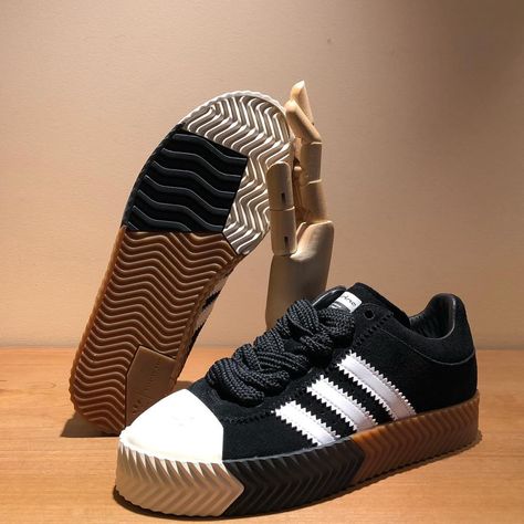 Limiteditionswmns on Instagram: “ADIDAS ALEXANDER WANG AW SKATE SUPER” Adidas Alexander Wang, Car Girls, Puma Platform Sneakers, Sneaker Head, Alexander Wang, Puma Sneaker, Fitness Fashion, Adidas Sneakers, Alexander