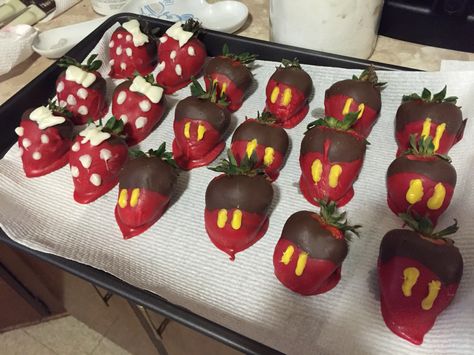 Mickey and Minnie Mouse Dipped Strawberries Dipped Strawberries, Mickey And Minnie Mouse, Strawberry Dip, Mickey And Minnie, Strawberries, Minnie Mouse, Baking, Birthday