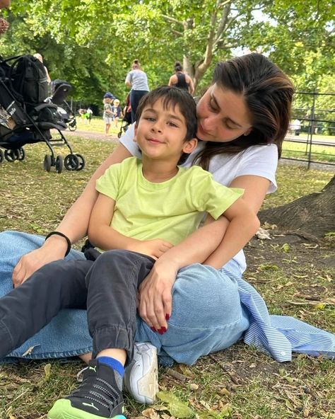 Kareena Kapoor and Saif Ali Khan along with their two sons Taimur Ali Khan and Jeh Ali Khan are enjoying a gala time on their London vacation. The actress does The post Kareena Kapoor Khan in a candid moment with son Taimur shell out mother-son goals appeared first on Bollywood Bubble. Kareena Kapoor Saif Ali Khan, Saif Ali Khan And Kareena Kapoor, Jeh Ali Khan, Kareena Kapoor Son, Kapoor Sisters, Kapoor And Sons, Mother Son Photos, Lime Green Shirts, Kareena Kapoor Pics