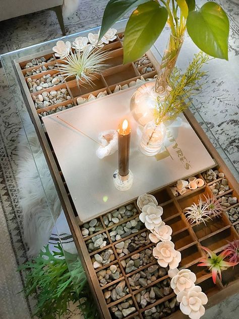 Display Coffee Table With Glass Top, Trending Coffee Tables 2023, Coffee Table Alternative Ideas, Diy Glass Coffee Table, Glass Coffee Table Diy, Creative Coffee Table Ideas, Unique Coffee Table Ideas, Table Terrarium, Cozy Coffee Table