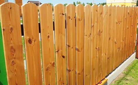 Before adding extra height to your existing fence, verify that you can do so without breaking city or homeowners association rules. You can add 2 feet of height by adding boards to the top of your fence to match your fence or by adding height to the post supports and then using lattice slats. Wooden Fence Panels, Wood Privacy Fence, Brick Fence, Steel Fence, Types Of Fences, Building A Fence, Front Yard Fence, Bamboo Fence, Aluminum Fence