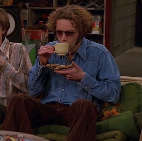 That 70s Show Playlist Covers, That 70s Show Pfp, Hyde That 70s Show Outfits, Steven Hyde Outfit, Yoga Emoji, That 70s Show Aesthetic Outfits, 70s Show Quotes, That 70s Show Aesthetic, Hyde That 70s Show