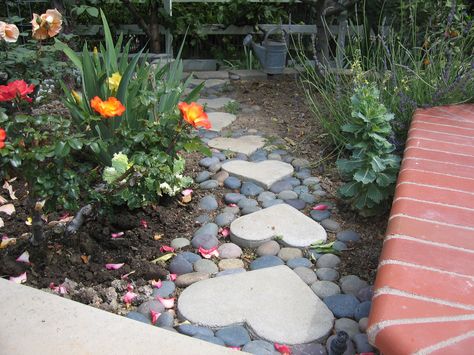 Heart path Stepping Stone Walkways, Healing Garden, Garden Stepping Stones, Stone Walkway, Stone Path, Stone Heart, Garden Paths, Zen Garden, Pretty House