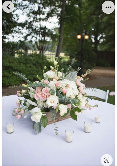 Simple Wedding Centerpieces, Wedding Floral Centerpieces, Flower Centerpieces Wedding, Wedding Centerpiece, Wedding Table Centerpieces, Southern Wedding, Wedding Deco, Bridal Flowers, Floral Centerpieces