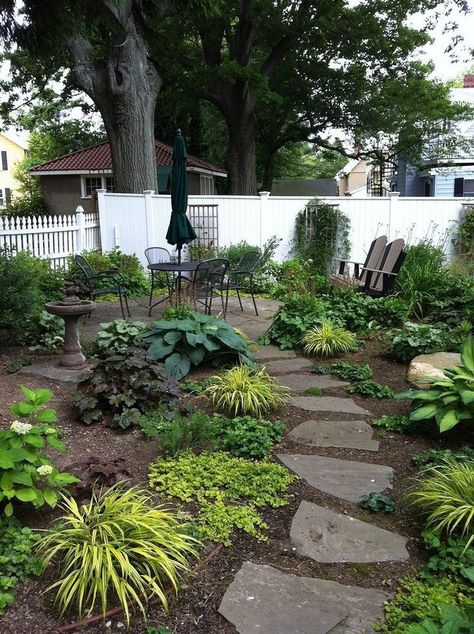 Cool 30+ Awesome Small Garden Ideas With Stone Path Shade Landscaping, Side Yard Landscaping, Pathway Landscaping, Garden Stepping Stones, Front Yard Garden, Garden Pathway, Garden Cottage, Patio Area, Garden Stones