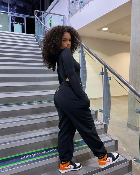 StepCorrectUk on Instagram: “Mind your Step... this StepCorrect☢️🇪🇺” Tracksuit Outfit Women Street Styles, Tracksuit Outfit Women, Black Joggers Outfit, Outfit Jogging, Joggers Outfit Women, Estilo Tomboy, Tracksuit Outfit, Effortlessly Chic Outfits, Populaire Outfits