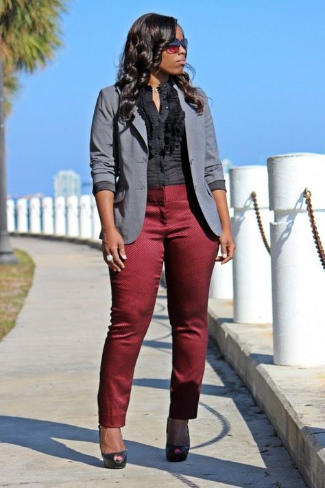 Limited burgundy polka dot pants, curvy chic office outfits, how to wear suiting seperates, grey burgundy and black outfit, how to wear burgundy, curvy fashion blogger Work Outfits Frauen, How To Wear Blazers, Curves And Confidence, Look Office, Look Plus Size, Gray Blazer, Office Outfits Women, Wardrobe Outfits, Red Pants