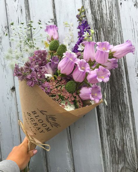 How To Wrap Bouquets In Brown Kraft Paper — Bloom & Gray Flower Farm Floral Design Business, Gray Flower, Winter Wedding Bouquet, How To Wrap, Floral Wrapping Paper, Flower Business, Paper Bouquet, Flower Farmer, Cut Flower Garden