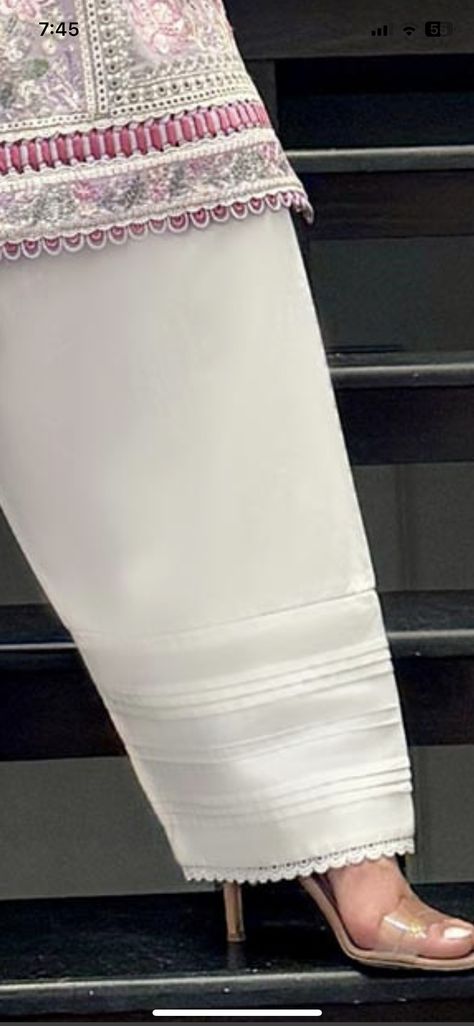 Shalwar Bottom Design, White Salwar Designs, Plane Suit Designs With Lace, Plane Suit Designs, Plane Clothes, Mohri Design, Plazzo Designs, White Salwar, Shalwar Design