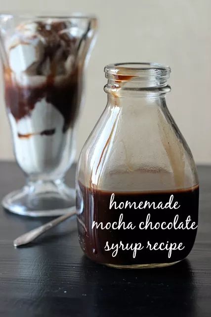 Starbucks Chocolate Syrup Recipe, Chocolate Syrup Recipe, Mocha Syrup, Homemade Coffee Syrup, Chocolate Syrup Recipes, Homemade Mocha, Mat Inspiration, Homemade Chocolate Syrup, Coffee Syrups