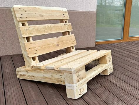 Chair From Pallets, Pallet Chair, Pallet Patio, Pallet Projects Furniture, Pallet Furniture Outdoor, Wood Pallet Projects, Outdoor Chair, Woodworking Project, Diy Chair