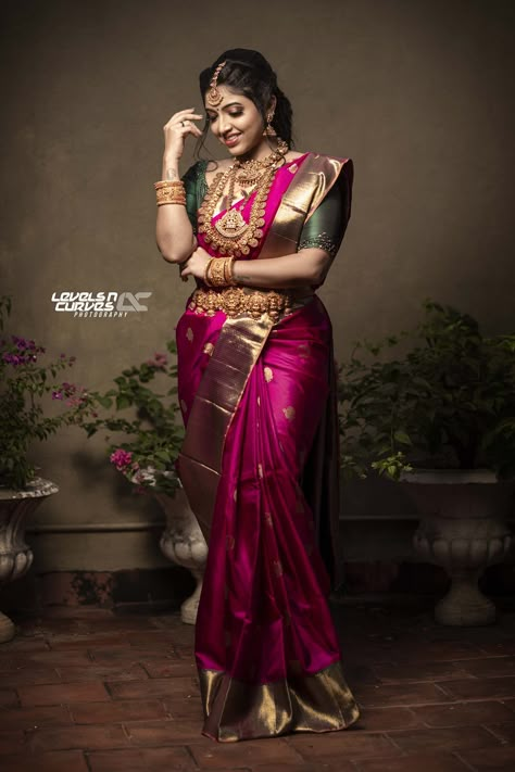 South Indian Wedding Saree, South Indian Bride Saree, Kanjivaram Sarees Silk, Bridal Sarees South Indian, Indian Bridal Sarees, Pattu Saree Blouse Designs, Indian Bride Outfits, Wedding Saree Blouse Designs, Wedding Saree Collection