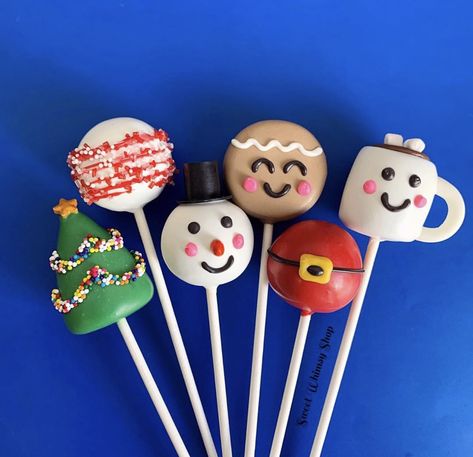 Christmas Cake Pops Recipe, Glitter Cake Pops, Cake Pop Recipe Easy, Christmas Strawberry, Mini Christmas Cakes, Halloween Ice Cream, Cake Pop Designs, Xmas Desserts, Cake Pop Decorating