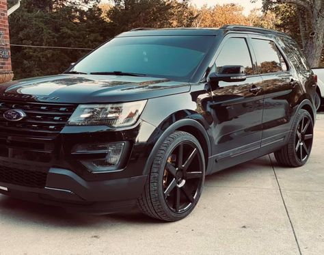 2016 Black Ford Explorer Sport on 22s with lowering springs 2016 Ford Explorer Accessories, Blacked Out Ford Explorer, Ford Explorer St Black, Black Ford Explorer, Lifted Ford Explorer, 2014 Ford Explorer Sport, Organizing Car, Lifted Chevy Tahoe, Black Tahoe