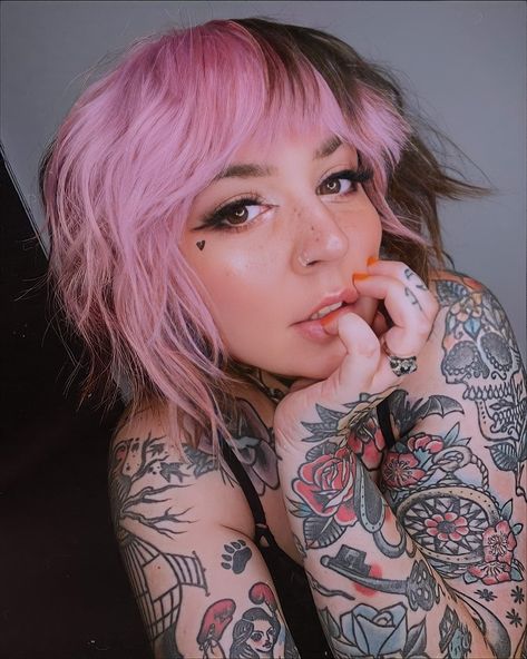 Girrlscout Haircut, Longish Hair, Hair Blocking, Pravana Hair Color, Cosmetic Aesthetic, Hair Motivation, Amazing Hairstyles, Cute Hair Colors, Hair Aesthetic