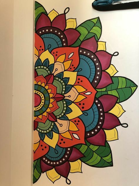 Mandala Drawing Canvas, Mandala Art For Room Decor, Wall Mandala Art Ideas, Mandala For Wall Painting, Mandala Drawing Wall Art, Simple Wall Mandala Painting, Mandala Drawing In Wall, Mandala Design For Wall, Doodle Art For Wall Painting