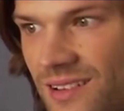 Sam Supernatural, Beautiful Liar, Spn Memes, Supernatural Wallpaper, Supernatural Pictures, Winchester Supernatural, Supernatural Sam, Tv Supernatural, Jared And Jensen