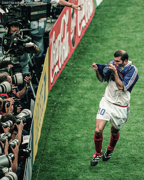 Cold Pictures, 1998 World Cup, Messi Vs Ronaldo, Soccer Photography, Messi Vs, Soccer Event, Football History, Association Football, Zinedine Zidane