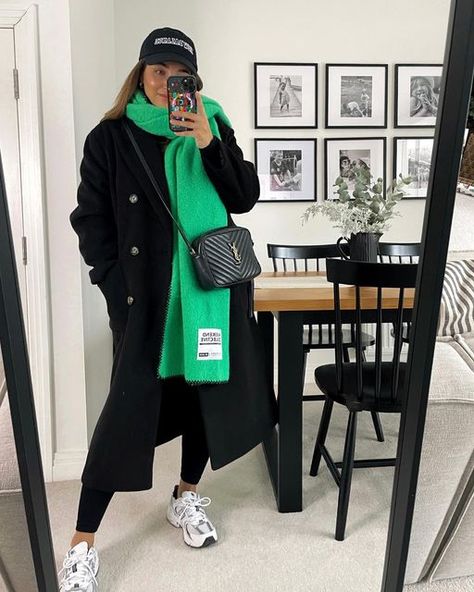 Sophie Westbrooke | Daily outfits on Instagram: "Pop of green 💚 Linked in stories/highlights Coat @pullandbear Scarf @asos" Bright Green Scarf Outfit, Green Scarf Outfit Winter, Boston Fits, Green Scarf Outfit, Chunky Scarf Outfit, Knit Scarf Outfit, Outfits Europa, Green Coat Outfit, Amsterdam Outfits