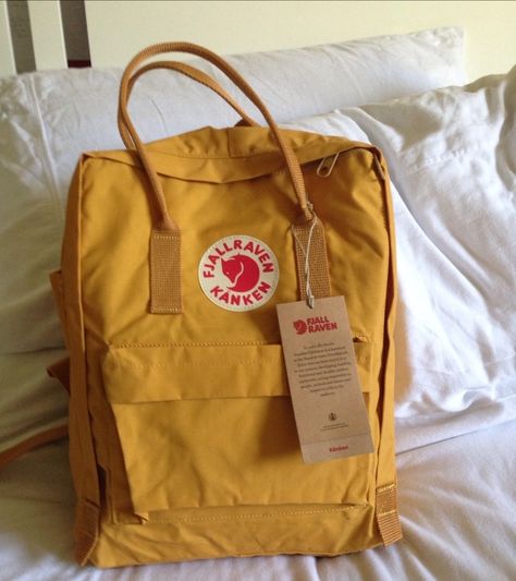 Yellow Kanken Backpack, Yellow Kanken Aesthetic, Fjallraven Kanken Yellow, Yellow Backpack Aesthetic, Yellow Kanken, Kanken Bag, Mochila Fjallraven Kanken, Yellow Backpack, Fjällräven Kånken