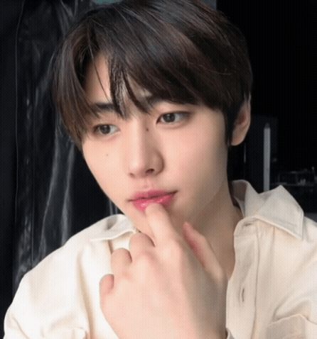 Sunghoon Gif Pfp, Sunghoon Gif, Enhypen Gif, Vampire Pictures, Icon Gif, Park Sunghoon, Taehyung Funny, Inspirational Wallpapers, Yandere Simulator