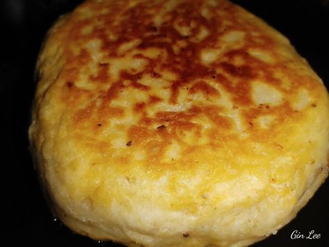 Stove-top skillet bread Skillet Bread Cast Iron, Stovetop Bread, Cabbage Recipes Healthy, Homemade Seasoning Salt, Homemade Potato Soup, Skillet Bread, Cooking Camping, Beautiful Bread, Camp Food