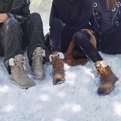 Ugg Winter Boots Adirondack, Ugg Adirondack Iii Boots Outfit, Ugg Adirondack Boots Outfit, Ugg Adirondack Boots, Crunchy Fashion, Snow Boots Outfit, Honeymoon Clothes, Snow Outfits For Women, Adirondack Ugg Boots