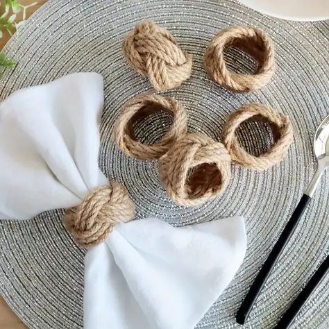 Rope Napkin Rings, Christmas Party Table Decorations, Rustic Napkin Rings, Napkin Holder Rings, Christmas Party Table, Handmade Napkins, Western Restaurant, Christmas Table Decor, Rope Braid