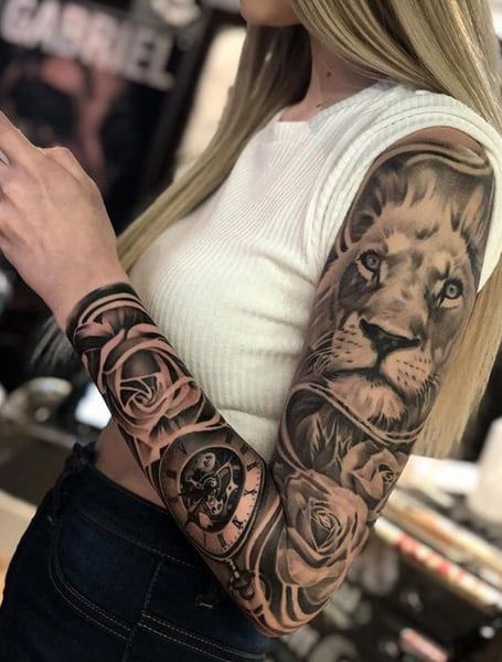 Girl Arm Tattoos, Girls With Sleeve Tattoos, Roses Tattoo, Cat Tattoos, Inspiration Tattoos, Medusa Tattoo, Tattoo Girls, Tiny Tattoo, Full Sleeve Tattoos