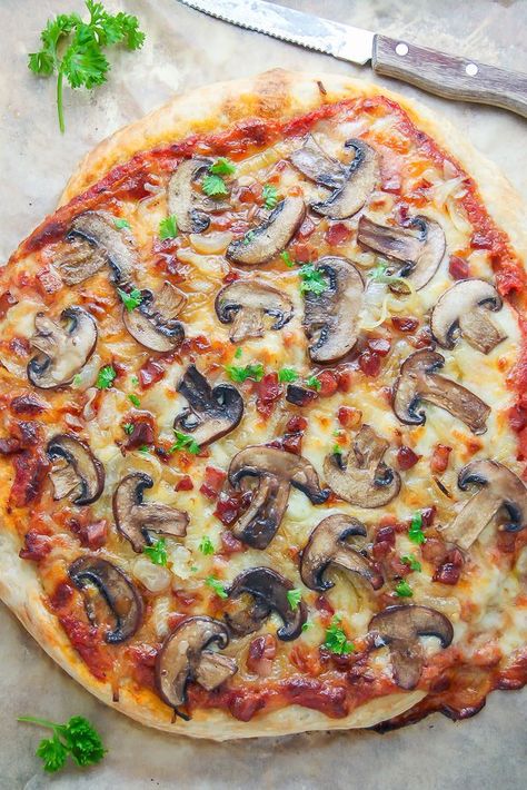 Mushroom Pizza with Pancetta and Caramelized Onions... the perfect pizza night indulgence! Pizza Lasagna, Homemade Pizza Crust, Baker By Nature, Calzone Pizza, Naan Pizza, Mushroom Pizza, Pizza Margherita, Perfect Pizza, Pizza Recipes Homemade