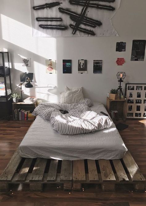 20 Masculine Bedroom Ideas To Bring Your Style Male Living Space, Mens Bedroom, Man Room, 아파��트 인테리어, Wooden Pallets, Minimalist Bedroom, My New Room, New Room, Small Bedroom