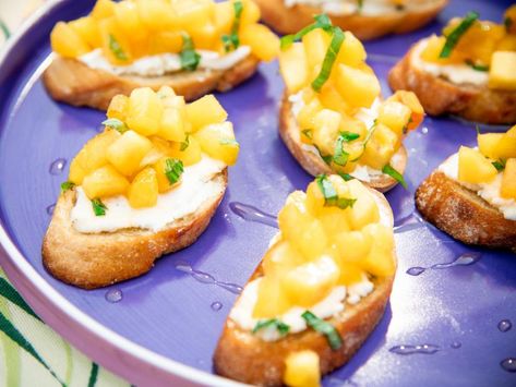 Peach Bruschetta, Summer Finger Foods, Bruschetta Recipes, Sandwich Torte, Summer Appetizer Recipes, Summer Appetizers, Jeff Mauro, Summer Appetizers Easy, Spiced Honey