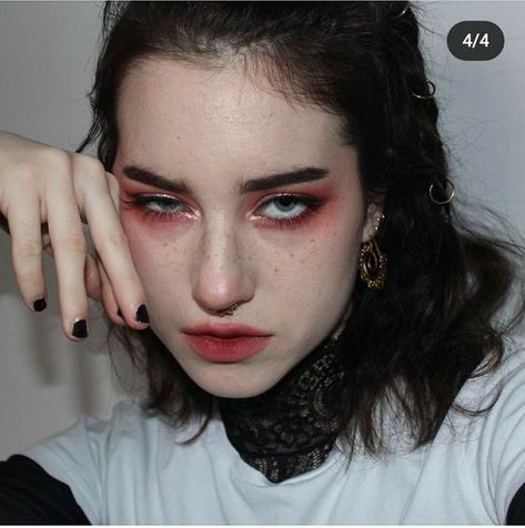 Red Eyeshadow Grunge, Red Emo Makeup, Kitsune Makeup, E Girl Makeup, Red Eyeliner, Red Eye Makeup, Cute And Aesthetic, Red Eyeshadow, Red Makeup