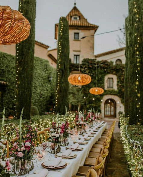 Table Decor Terracotta Wedding, Mexican And Italian Wedding, European Beach Wedding, Spring Wedding Italy, Spanish Wedding Ceremony, European Style Wedding Decor, Tuscan Winery Wedding, East Coast Vineyard Wedding, Outdoor Wedding Italy