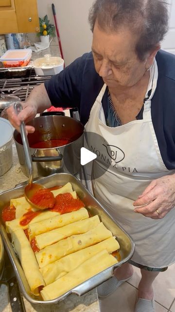 Growing Up Italian™️ on Instagram: "Nonna making homemade manicotti ❤️ @nonnapia_insta" Meat Filled Manicotti, Italian Manicotti Recipe, No Boil Manicotti Recipe, Meat Manicotti Recipe, Homemade Manicotti Recipe, Stuffed Manicotti Recipe, Meat Manicotti, Homemade Manicotti, Easy Manicotti Recipe