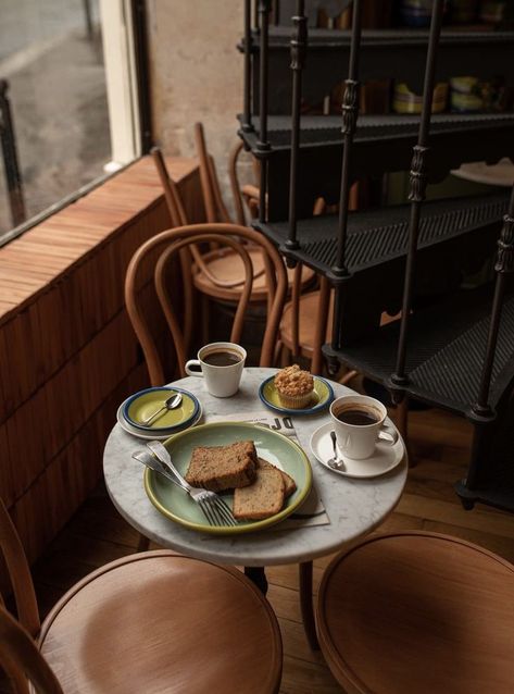 Parisian Coffee Shop, French Coffee Shop, Coffee Shop Coffee, Parisian Cafe, Cafe Coffee, Cafe Shop, Coffee Date, Coffee And Books, Coffee Cafe