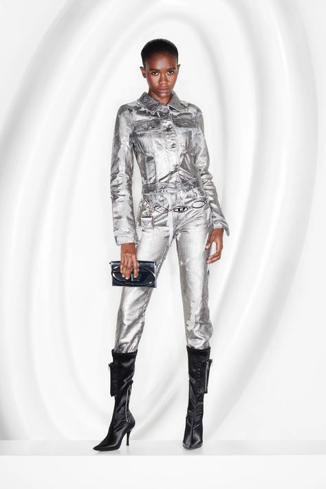 Pf 2022, Glenn Martens, Diesel Fashion, 2022 Fashion Show, Silver Outfits, Pre Fall Fashion, Fashion Diary, Denim Essentials, Metal Clothing