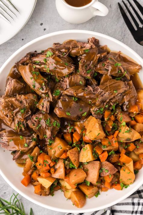 Sirloin Tip Roast Instant Pot, Easy Beef Gravy, Beef Roast Recipes, Instant Pot Roast Beef, Beef Sirloin Tip Roast, Instant Pot Roast, Pot Roast Beef, Roast Beef Recipe, Tip Roast