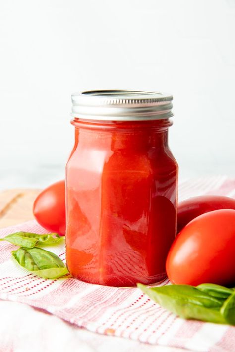 Canning Tomato Sauce, Pizza Sauces, Tomatoes Sauce, Canning Tomatoes Recipes, Low Acid Recipes, Pasta Pizza, Tomato Sauce Recipe, Summer Tomato, Vegan Sugar