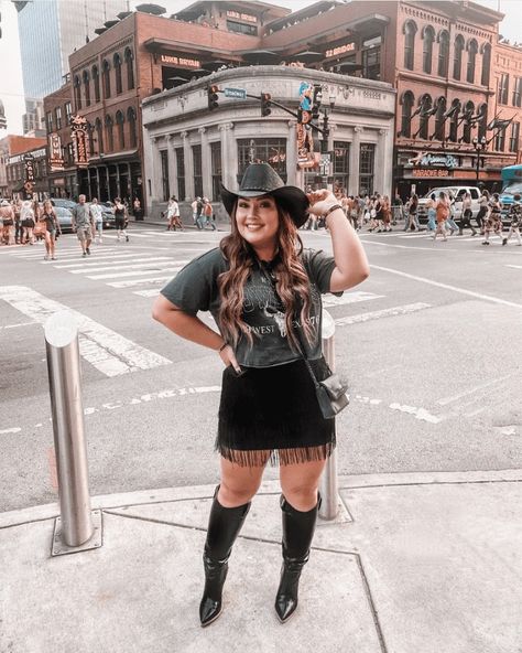 What to wear in Nashville: 31 stunning nashville outfits to make heads turn Tennessee Outfits Plus Size, Nashville Fashion Going Out, Nashville Outfits Daytime, Nashville Outfit Plus Size, Plus Nashville Outfits, Nashville Outfits Black Boots, Nashville Outfits For Moms, Black Cowboy Boots Outfit Nashville, Nashville Outfits Curvy