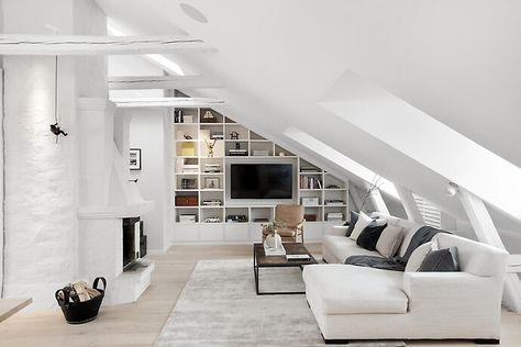 Attic Living Room, Attic Rooms Ideas, Finished Attic, Attic Playroom, Attic House, White Loft, Small Attic, Attic Flooring, Loft Interior